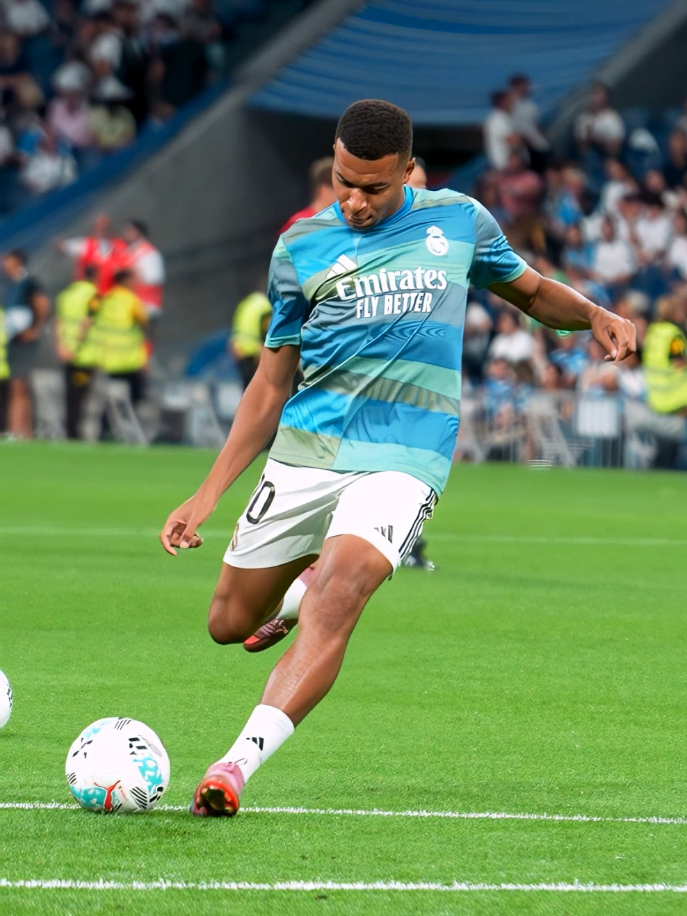 🎥 Mbappé 𝐟𝐞𝐞𝐥𝐬 𝐥𝐢𝐤𝐞 𝐚 𝐦𝐨𝐯𝐢𝐞 #realmadrid #halamadrid #mbappe 