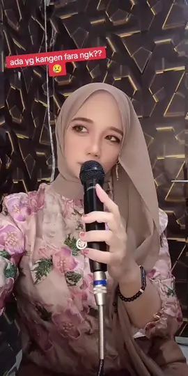 hayoo siapa disini yg kangen live aktif lgi..?? kalian di tim mana nii, live ngobrol, live nyanyi, live mojok berdua??#fyp #fyppppppppppppppppppppppp 