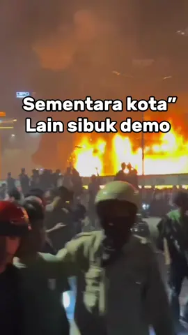 Menyala banyuwangi ku 😁 yang tua lebih semangat @yu amin  #banyuwangihits #banyuwangi #banyuwangi24jam #firaltiktok🔥🔥🔥✌️ #firal #fyppppppppppppppppppppppp #karnavalgentengbanyuwangi #karnafal2025 