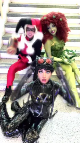 Gotham is calling 🐾 #dcccomics #dcuniverse #catwoman #harleyquinn #poisonivycosplay @earthsplanetcos @Eden 