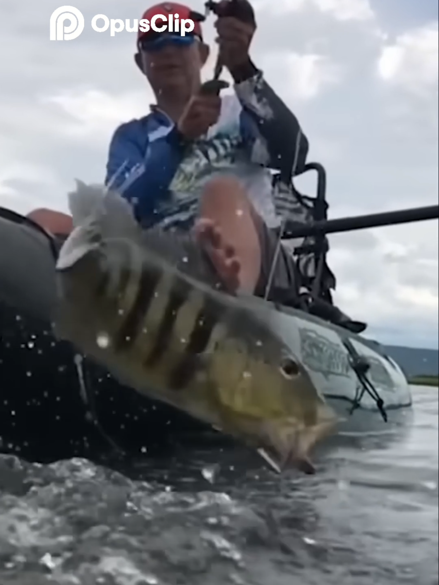 Peixe Saltando_ A Incrível Captura no Rio!  #PESCA #DICAS #tucunare #iscaartificial
