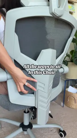 Love that I can sit in so many different ways in this office chair  . . . #officechair #ergonomicchair #desksetup #homeoffice 