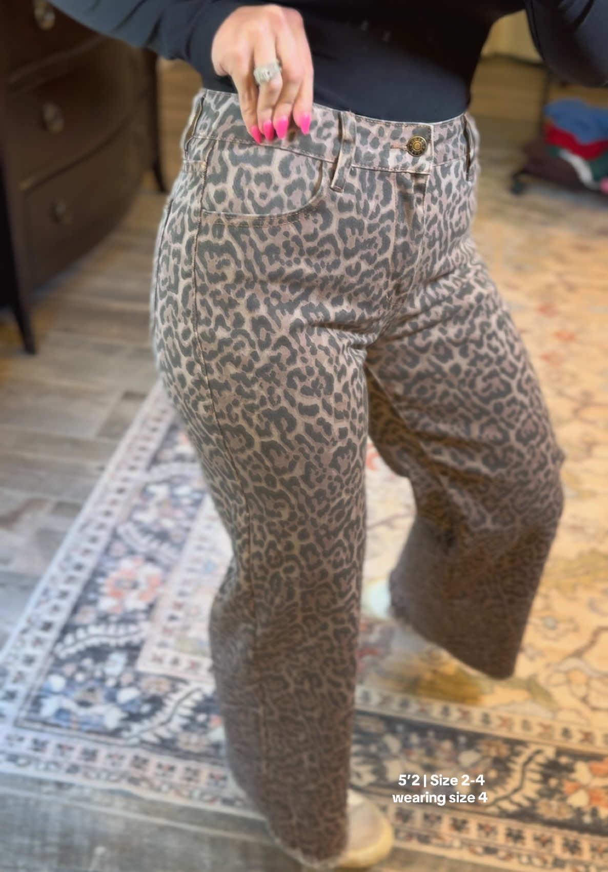 The cutest leopard jeans!! 😍 @Dear-Lover Shop.US #dearlover #leopardprint #leopardjeans #leopardpants #fallfit 