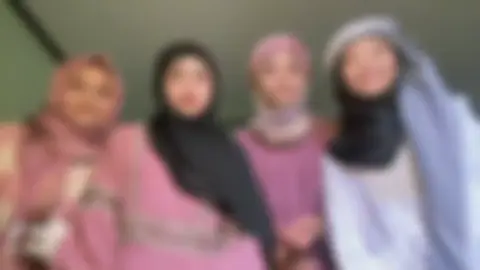 نسأل الله أن يوفقك في امتحاناتك ويسهلها عليك، آمين.