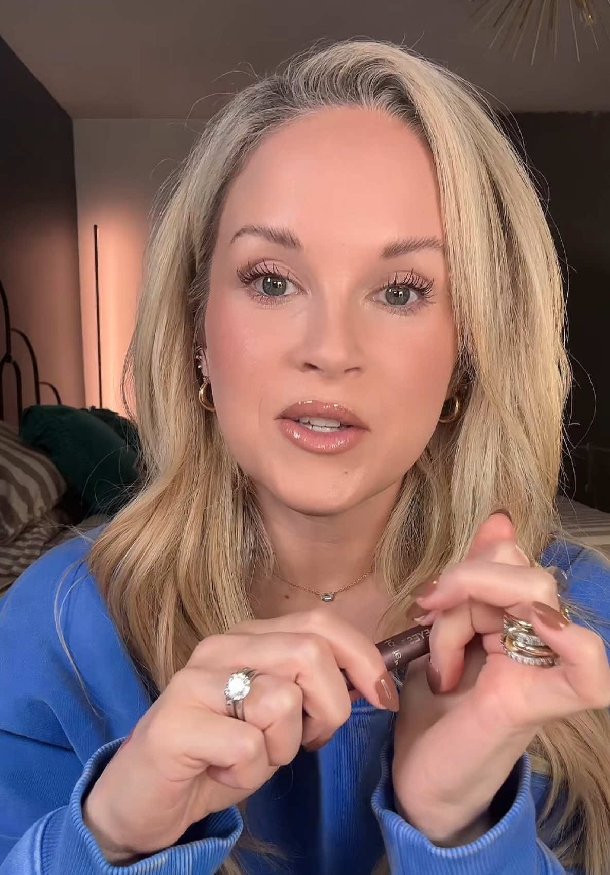 This creamy waterproof shadow stick doubles as a liner and blends like a dream! @tarte cosmetics #tartecosmetics #tarte #tiktokshoplabordaysale #tartebundle #eyeshadowsticks 