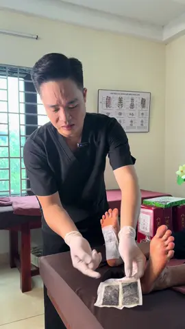 Miếng dán ngải cứu thải độc gan bàn chân lưu thông khí huyết, bài trừ Hàn khí . #miengdanngaicuuthaidoc #xuhuong #miengdanchanngaicuu #miengdanchanthaidocnhatban #miengdanngaicuugiamdau 