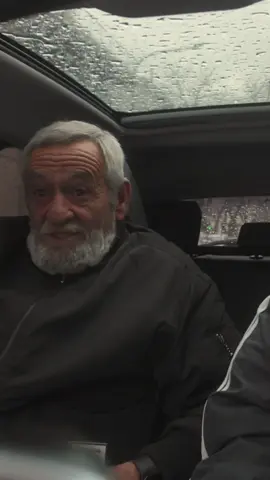 Parece que pegó manzana el abuelo 