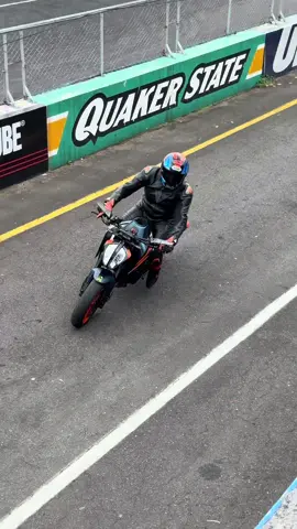 Día de Autodromo con @KTM Guatemala Duke 890r #ktm #motos motos @Motorpsycho 