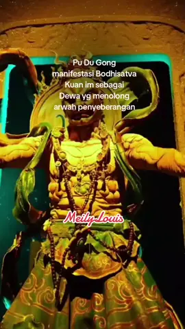 Pu Du Gong (普渡公), atau Tuan yang Menolong Penyeberangan, adalah sebutan untuk Bodhisatva Guan Yin dalam konteks membimbing dan menolong roh-roh yang menderita, terutama pada bulan ketujuh dalam penanggalan Tionghoa saat upacara Yulanpenhui (sembahyang memberi makan roh kelaparan) diadakan. Guan Yin adalah Bodhisatva yang sangat dihormati dan dianggap sebagai penolong serta pelindung bagi mereka yang sedang mengalami kesulitan.  Kisah dan Makna Pu Du Gong:  Guan Yin sebagai Penolong Roh: Pu Du Gong adalah salah satu dari banyak julukan bagi Bodhisatva Kwan Im (Guan Yin). Ia dikenal sebagai sosok yang memberikan pertolongan bagi orang-orang yang menderita, termasuk roh-roh yang tersesat di alam baka. Konteks Upacara Yulanpenhui: Sebutan Pu Du Gong sangat terkait dengan bulan ketujuh Imlek, di mana umat Buddha Tionghoa mengadakan upacara Yulanpenhui untuk memberi makan dan menolong roh-roh kelaparan. Kwan Yin ditampilkan dalam upacara ini sebagai sosok penolong bagi roh-roh tersebut. Penyebutan dalam Tradisi: Selain Pu Du Gong, Kwan Yin juga sering dipanggil dengan sebutan seperti Guan Yin Fo Zhu (Guan Yin Buddha Utama) atau Guan Yin Ma (Ibu Guan Yin) sebagai panggilan akrab di kalangan masyarakat. Kekuatan dan Welas Asih: Kwan Yin Bodhisatva dikenal karena memiliki kekuasaan yang besar dan welas asihnya yang mendalam, yang ditunjukkan melalui berbagai perwujudan dan kemampuan untuk memberikan pertolongan. #manifestasi #dewikuanim #bodhisatva #ulambana  #cioko 
