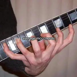 NO ray toro i CANNOT reach five frets with one hand 🤣✌️ #mcr #guitar #mychemicalromance #drowninglessons 