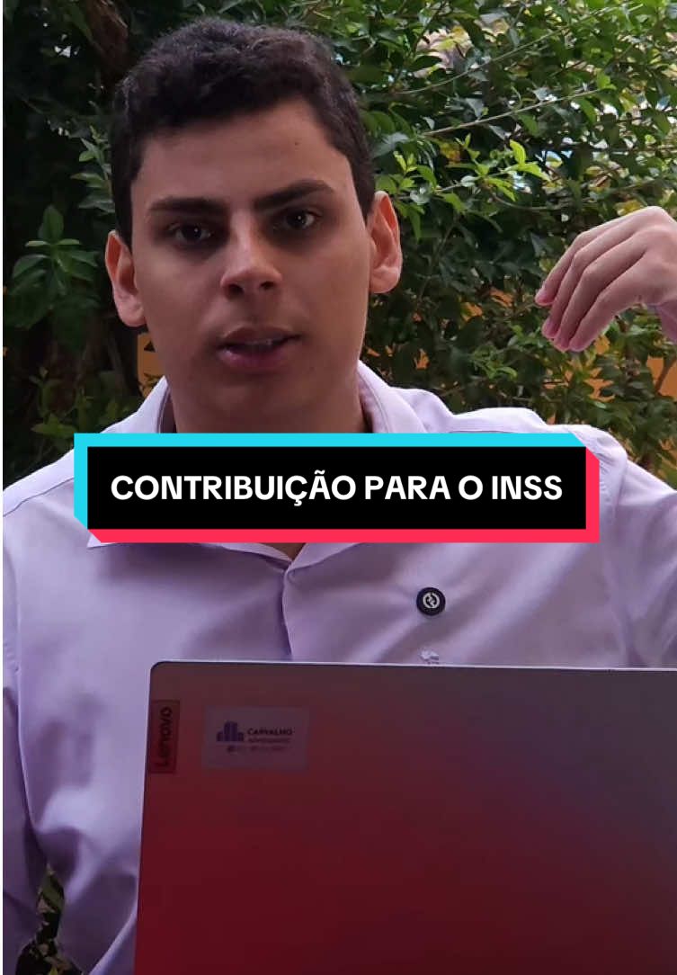 A contribuição para o INSS é a base para você garantir sua aposentadoria e outros benefícios previdenciários. Veja como funciona: 📌 Quem deve contribuir: 	•	Trabalhadores com carteira assinada (desconto direto no salário); 	•	MEI (contribui via DAS-MEI, valor reduzido); 	•	Autônomos e profissionais liberais (pagam como contribuinte individual); 	•	Pessoas sem renda própria podem contribuir como facultativo. 💰 Quanto contribuir: 	•	O valor varia entre 5%, 11% ou 20% do salário de contribuição, dependendo da categoria. 	•	Exemplo: o MEI paga 5% do salário mínimo. 🕑 Tempo de contribuição para aposentadoria: 	•	Homem: mínimo de 15 anos de contribuição + idade mínima de 65 anos. 	•	Mulher: mínimo de 15 anos de contribuição + idade mínima de 62 anos. (existem outras regras de transição, como pedágio, para quem já contribuía antes da Reforma da Previdência de 2019). ⚖️ Por que contribuir? Além da aposentadoria, você garante acesso a benefícios como: ✔️ Auxílio-doença (incapacidade temporária) ✔️ Aposentadoria por invalidez ✔️ Salário-maternidade ✔️ Pensão por morte para dependentes ✔️ Auxílio-reclusão #bpcloas #rendafamiliar #pessoacomdeficiencia #direitoprevidenciário #inss 