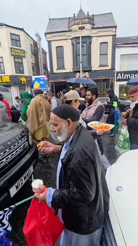 Free Sweets and ice cream 🍦 Celebrating 1500th Mawlid Jaloos of Rasool Allah @ Wimsllow Road Manchester #LIVEhighlights #TikTokLIVE #pgeforyou #fyp #foryou 