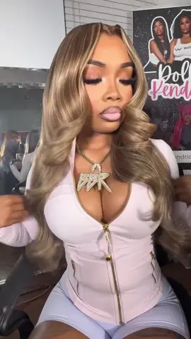 Flawlessly done queen! 😍@The Queen Leora 🐐 #tuneful #tunefulhairwigs #colorwigs #humanhair #colorfulhair #weargowig #gluelesswig #closurewig #bodywavewig #613 #blondehighlights #ombré #richgirlwig