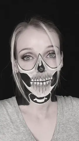 It’s getting colder… I’m ready for October now 💀 • • • • • • • #halloween #endofsummer #LoveIsland #traviskelce #taylorswift 