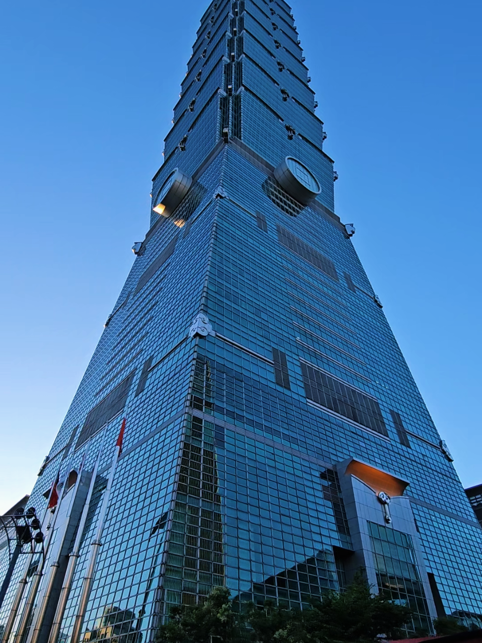 keliling kota Taipei part II dari Taipei 101 ke Taipei City Hall arah pulang ke TMS M4, masih edisi Taipei Sightseeing Bus cuma 170 nt