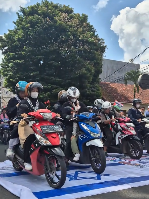 1 September 2025 museum Lampung - Gedung DPR Lampung, pasukan berkuda sudah turun dijalan #demo #lampung #singkong #dpr 