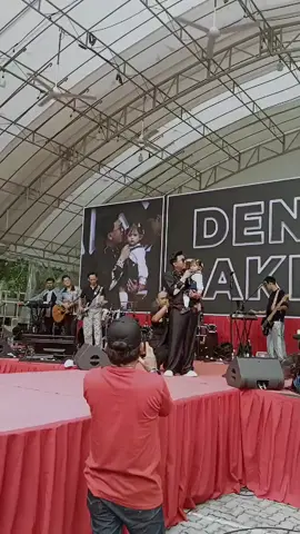 Dek Cun BAAA ne gek larang @dekcunda_  jian menik2 kyo boneka tenan  ... pokoke tk belak2no kepanasan ben iso weruh asline 🥰 jan MasyaAllah ciptaane Gusti Allah Nyaris sempurna 😍😍 ... UWAYUMUU TENANAN ORA EDITAN 🥳🥰😍 @BELLA BONITA .. Masio bar kui weruh Pakne Cunda ngreog 😅 @DENNY CAKNAN  tp ... kalian LUAR BIASA 🥰  #dennycaknan #bellabonitadennycaknan #singapore #fyppppppppppppppppppppppp 