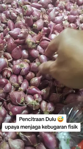 menjaga kebugaran fisik dan kebugaran hubungan suami istri, ga perlu sulit dan mahal. cukup jalan kaki, mampir ke pasar, belanja kebutuhan secukupnya lalu pulang.  #Indonesiasehat #bugar  #olahraga  #keluargabahagia 