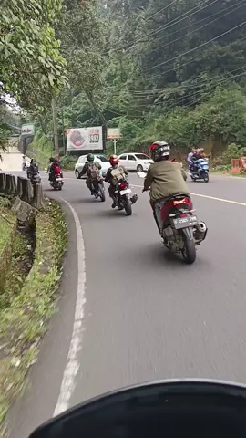 kau terlalu cepat melupakan aku. 