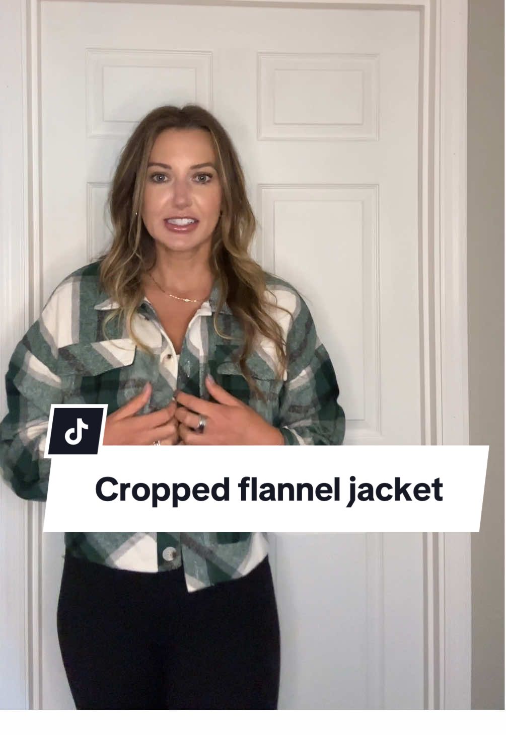 #CapCut Fall vibes, activated! This cropped flannel jacket is cozy, stylish, and perfect for layering over your favorite tops. A must-have autumn wardrobe staple! 🍁 #FallFashion #CroppedJacket #AutumnStyle #tiktokmademebuyit 