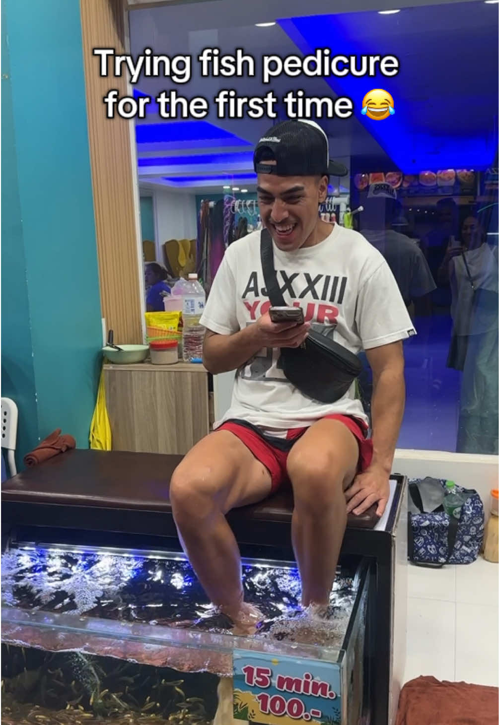 Who knew a fish pedicure would turn into a Selena dance concert😂 #fypシ゚ #fyp #family #hopoate #fishspa 
