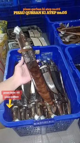 PISAU QURBAN KI ATEP Pisau qurban andalan para juragan qurban nih boss ! cocok banget dipakai untuk semua pekerjaan qurban. Potong daging & seset kulit pun lancar kalau pakai pisau qurban yang satu ini. Pesan pisau qurban ini sekarang juga, kode nomor 05 jangan salah nomor & jangan sampai kehabisan ! BISA COD & BERGARANSI TUKAR BARU !!! #pisauqurban #pisauqurbanbaja #pisauqurbansupertajam #pisauqurbanpremium #trending 