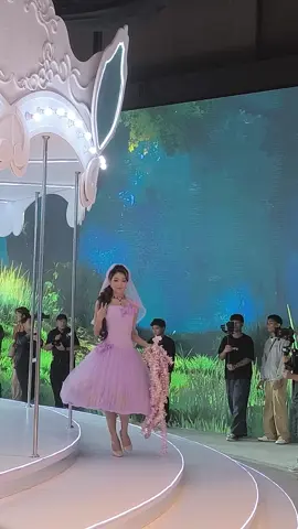#BrideofDisneyFashionShow😍 