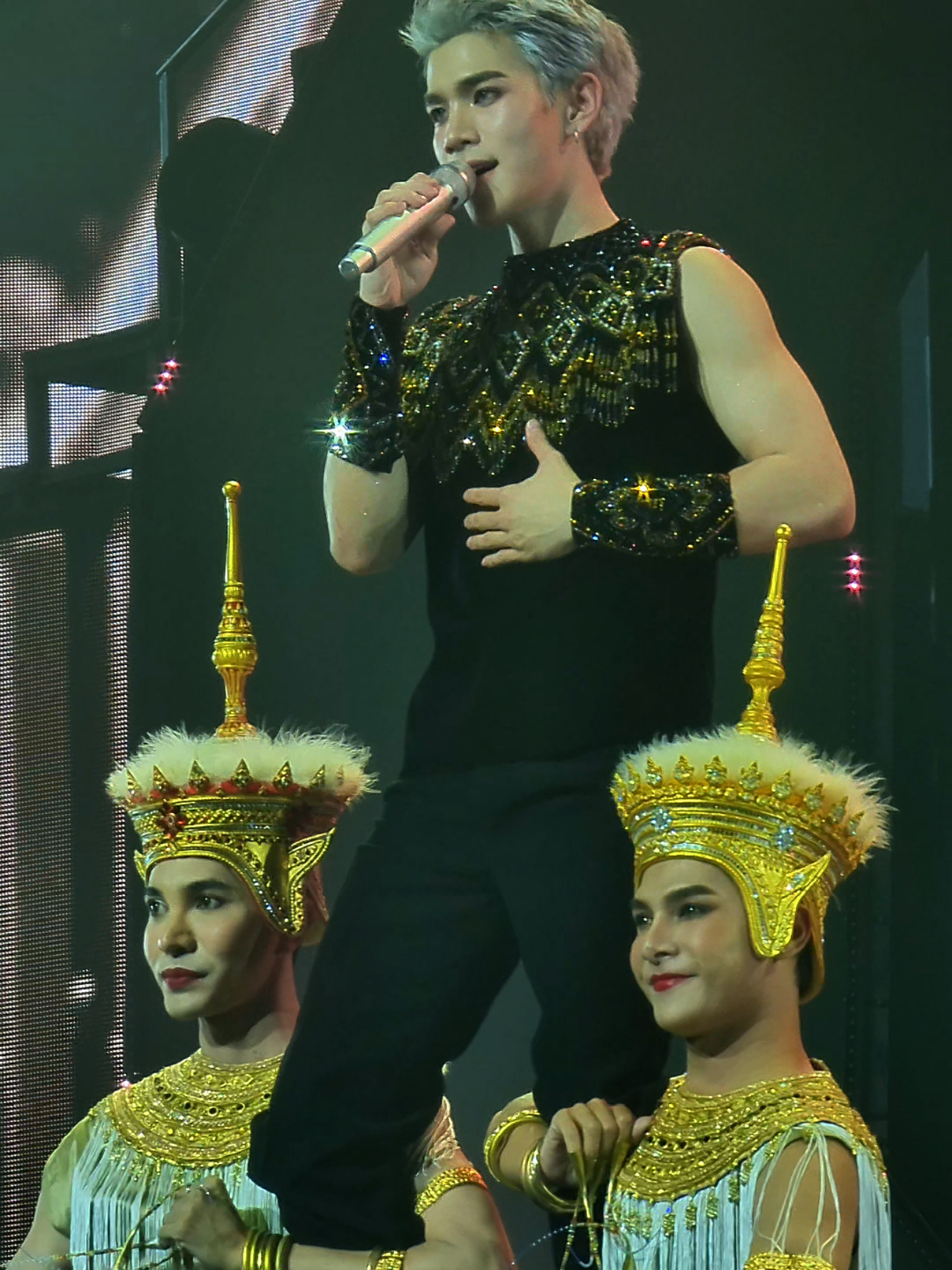 คาถาขุนแผน cover by Fourth  FUTURISTIC FUN WITH GEMINI FOURTH #GFAWAKEConcertD2 #Fourthnattawat #โฟร์ทณัฐวรรธน์ @Fourth 