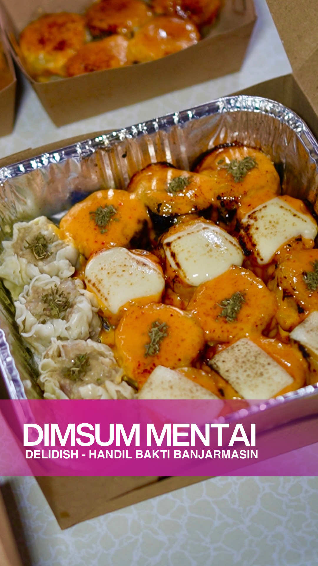 Dimsum di Delidish nggak pernah ngebosenin karena variannya seabrek, dari yang original sampai mentai-mentai-an yang inovatif banget 🤩. @dimsumdelidish  📍 Cabang: 	1.	Cemara Raya (samping WRG Mama Cemara) 	2.	Handil Bakti (depan Athaillah Frozen Food) 	3.	Pramuka (samping Rocket Chicken seberang Melati Indah) 	4.	Anjir Pasar (depan Warung Nadia) 	5.	Landasan Ulin (samping Al Falah Putri) 	6.	Marabahan (Lapangan 5 Desember) 	7.	Rantau (Siring Baru) 	8.	Siring Menara Pandang (khusus Minggu, seberang Indomaret) 	9.	Cabang Baru: SUTOYO S 🎉 #DimsumEnak #BanuaFoodies #KulinerBanjarmasin #DeliDish #EndolEndolEndol