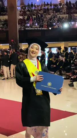 officially signing out🎓🤍 #ugmyogyakarta #wisuda #foryoupage 