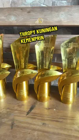 thropy penghargaan kementrian perindustrian bahan kuningan #thropykuningan #pialakuningan #kementrianperindustrian #ihya #pialapenghargaan 