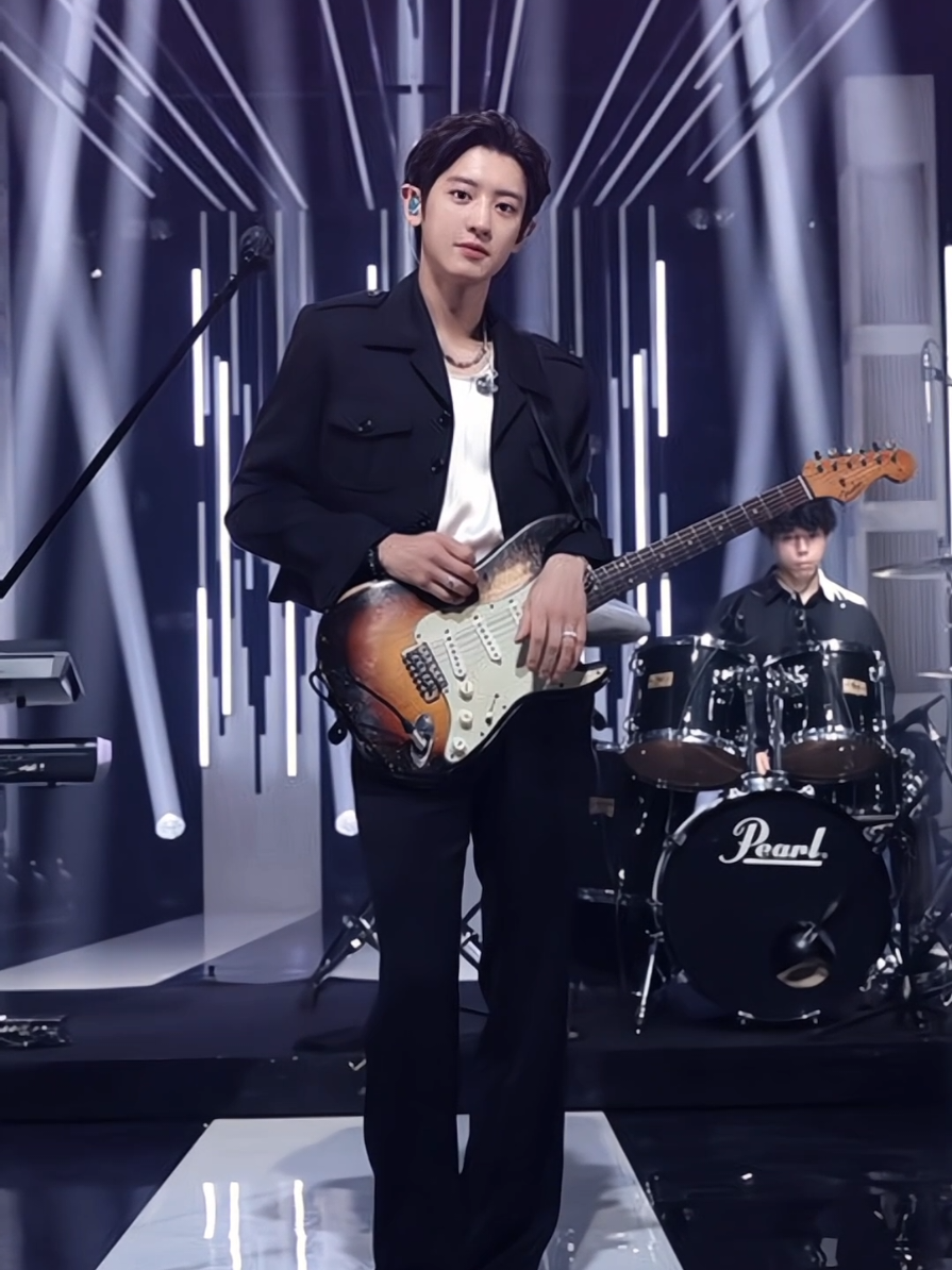 ganteng banget😍chanyeol akan tampil untuk pertama kalinya di program Jepang sebagai solois🙌 Lagu yang akan ia bawakan adalah... ♪ “考えてみたら” Ia juga berpartisipasi dalam penulisan lirik dan komposisi lagunya, ditampilkan dengan gaya band🎤🎸 Di TELASA juga akan tersedia konten orisinal khusus! ～～～～～～～～～～～～ 📺 [Tanggal Tayang] 13 (Sabtu) pukul 00:30 malam JST ※Tidak berlaku untuk beberapa wilayah #찬열 #chanyeol #exo #exol 
