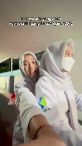 INDIGO TOLONG JELASIN!, posisi jam 00.00 kita ambil snack ke satpam depan dan ruangan ini paling ujung dekat ruang j*n*zah, posisi aku bangun tidur bgtt (ketiduran di meja pas ngeshift) trs pas mau naik sepeda itu ada suara cewe ketawa dengan suara “hihihi” aku berusaha tenang krn kita berduaa kalo sendiri udah ga tau lagi aku mending ga jadi ambil snack di satpam depan  #horor #shiftmalam 