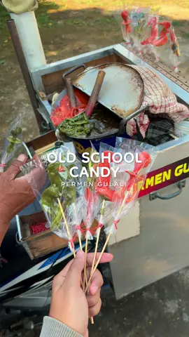 Remember Permen Gulali? 🍭 This old-school Indonesian candy brings back sweet childhood memories! Watch as street vendors turn melted sugar into beautiful candy art, just like the good old days.  From nostalgic flavors to artistic creations, Permen Gulali is more than candy, it’s a taste of the past! Would you try this again? Comment below and share your childhood memories! ❤️ Price IDR 2.000 / $0.12 USD Address Cisarura, Kab. Bandung Barat - Indonesia #foodtiktok #jajananjadul #permen #jajanansekolah #kulinerbandung 