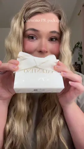 My favorite packages are always from @Valentino.Beauty ♥️ #giftedbyvalentinobeauty #valentinobeauty #valentino #makeup 