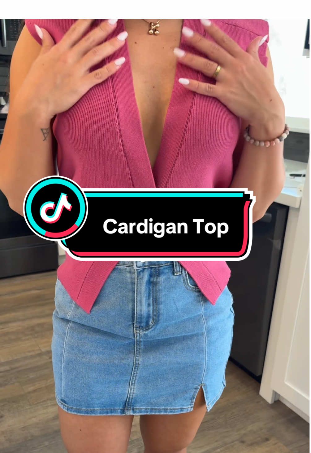 This cardigan top is so fun and cute! It’s so easy to throw on and it’s true to size! #cardigan #cardiganoutfit #falltops #sleevelesstops #cuteoutfit 