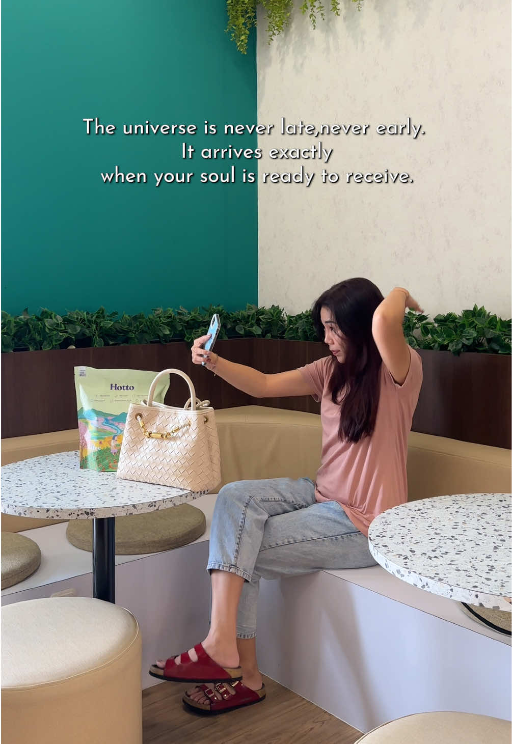 It’s a gentle reminder that when you align with flow instead of forcing outcomes, the right people, opportunities, and experiences naturally find their way to us 🌿💫 #fypviralシ #trendingsong #trend #cafepadang #vibecheck 