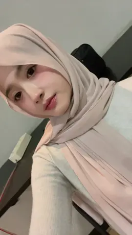 🧏🏻‍♀️