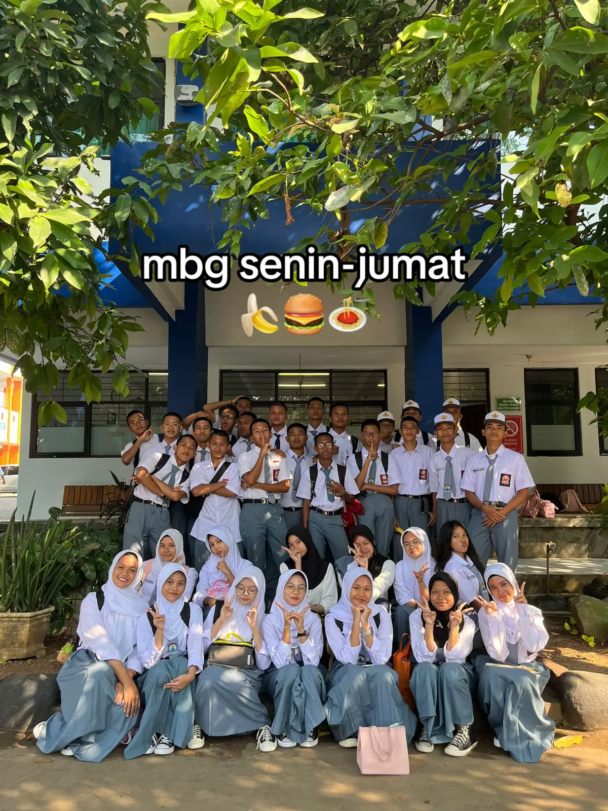 #smkbisa #smkhebat #mbg #makanbergizigratis #makangratisprabowo #sekolah #fyp 