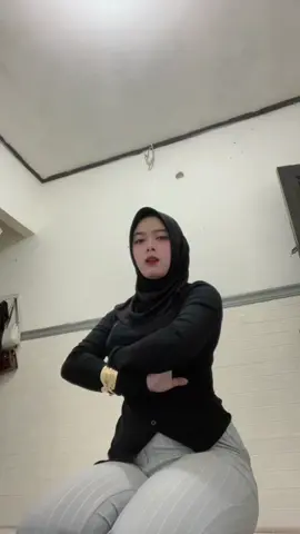 Artinya gatau😩#fypシ゚viral🖤tiktok#fypeee#masukberandafypシ゚viral#explorepage✨#trendingtiktok