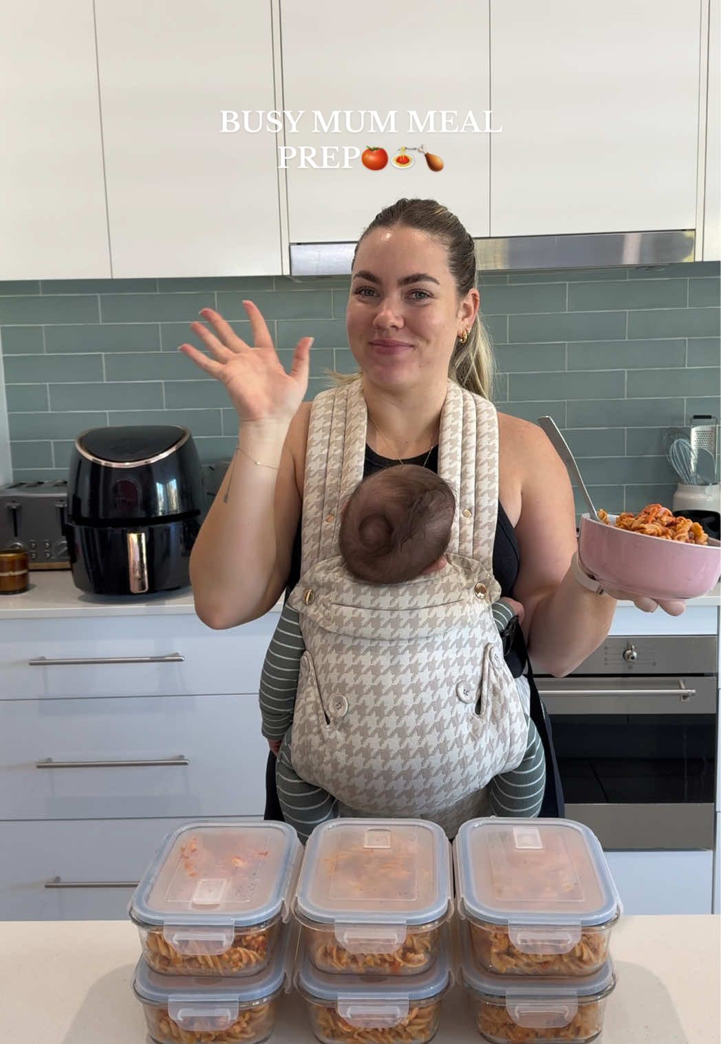 For 4 serves: 1 packet of @Vetta Protein Spirals 1 jar of Providore Creamy Vodka Pasta sauce  300g of chicken breast or tenderloins #highprotein #mealprep #aussiemum