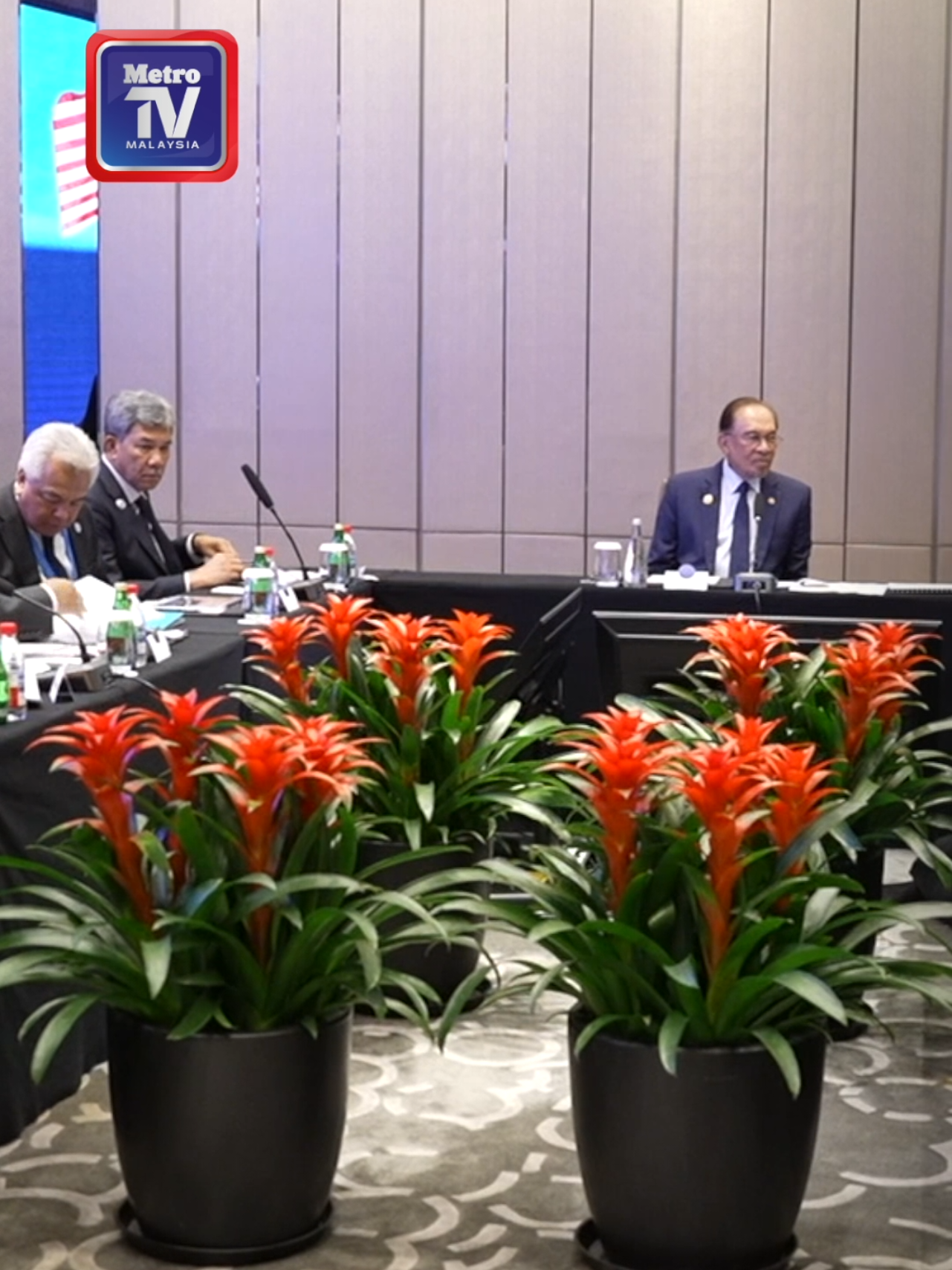 Perdana Menteri Datuk Seri Anwar Ibrahim akan memfokuskan kepada usaha memperkukuh hubungan diplomatik Malaysia serta mengulangi semula komitmen negara terhadap multilateralisme, pada hari kedua lawatan kerja beliau di China.