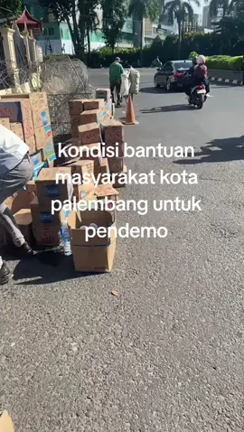 kondisi bantuan masyarakat untuk pendemo #demo #palembang #fyp #palembangterciduk #dpr 