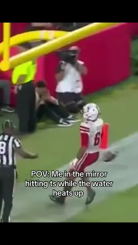 Celly of the year #metroboomin #ykniece #whamwhamieeee #ncaafootball #CollegeFootball 