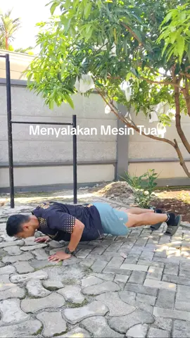 Latihan Push Up 1 menit....  .  .  .  #binsik #pushup #strengthtraining #crossfit #bimbelpolri 