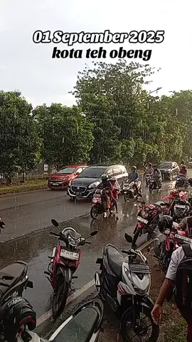 hujan bukan penghalang,,  sediakan payung sebelum hujan #batam #anakrantau #fyp #viralvideo #batuajibatam 