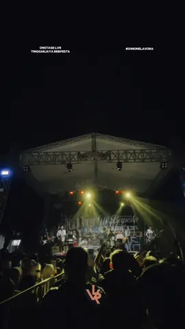 Beberapa cuplikan onstage di Lapangan Krida Jaya Tinggarjaya Banyumas 🔥 Siapa nih yang kena cctv mimin absen yuk😘 Terimakasih banyak untuk teman teman semua dan jika kami banyak kurangnya kami mohon maaf sebesar besarnya. Dan semoga bisa berjumpa dilain kesempatan 😊🫶🏻 #lavora #banyumas #tinggarjaya #rasahbali #fyp 