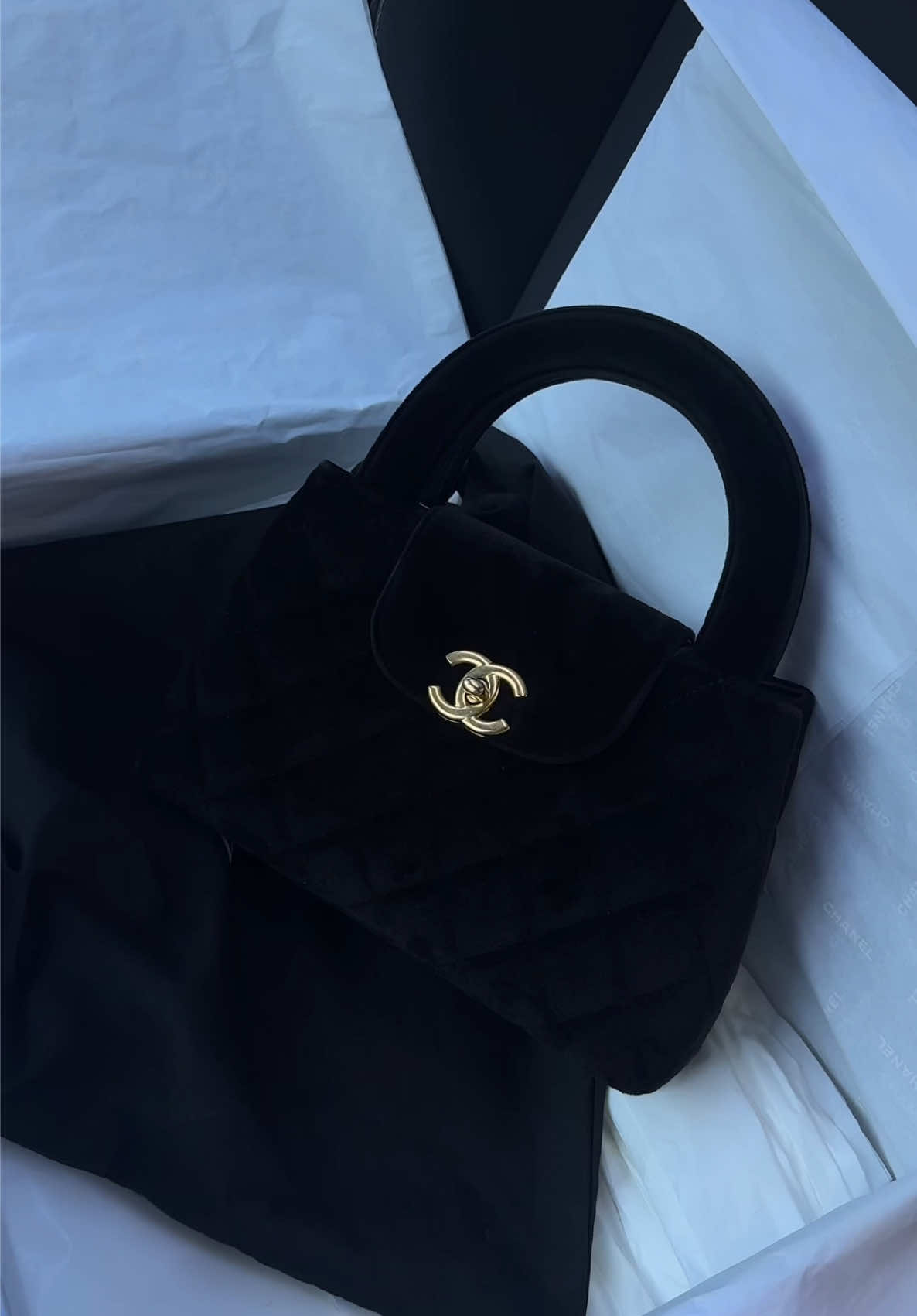 Unboxing my dream bag and forever favourtire birthday present from Bae 🤍  #fyp #foryou #viral #bagunboxing #chanel 