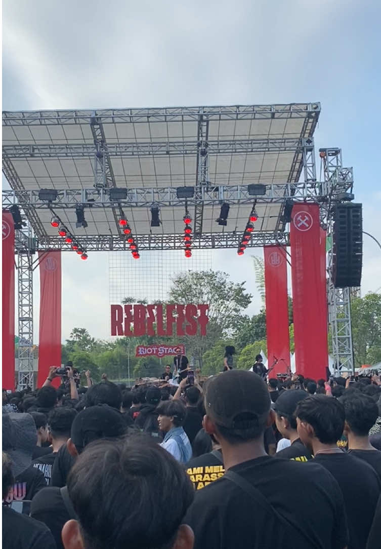 #superiots #lepaskendali #riots #rebelfest2025 #DIY 
