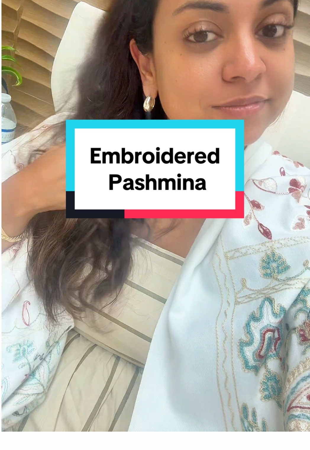 Nothing feels as timeless as a cashmere pashmina 🧣✨ Lightweight yet warm, it’s the perfect year-round accessory—draped over your shoulders, wrapped as a scarf, or styled as a chic travel layer. A must-have piece that makes any outfit instantly elegant. #CashmerePashmina #FallAccessories #shawl #pashmina #scarf